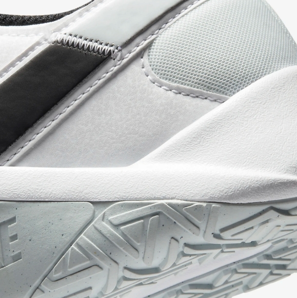 Nike Legend Essentials 2 - Picture 4 of 7